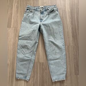Abercrombie & Fitch  the 80’s mom high rise Light Wash High Rise Jeans 12r/31